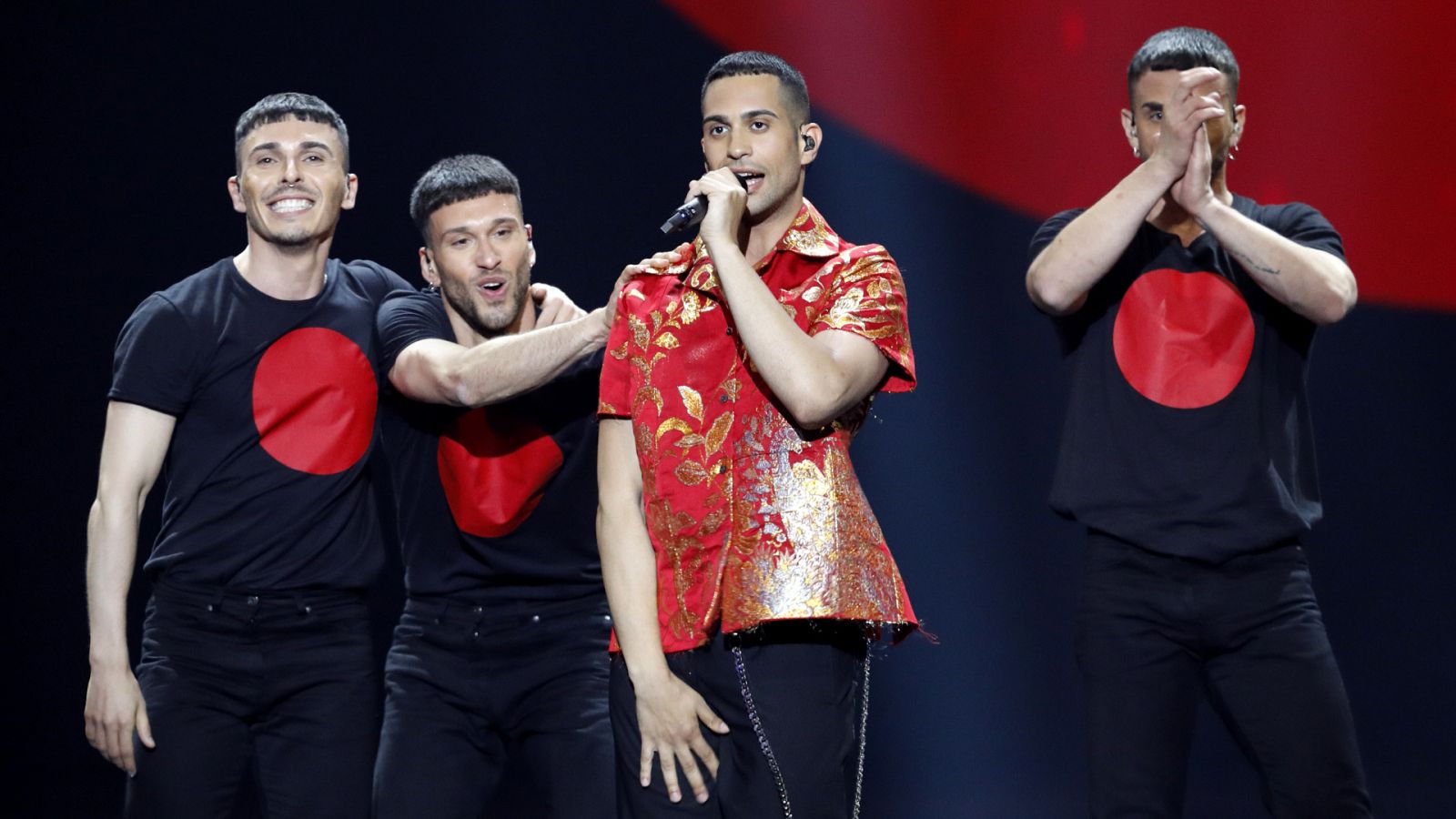 Mahmood sobre el escenario de Eurovisión en 2019