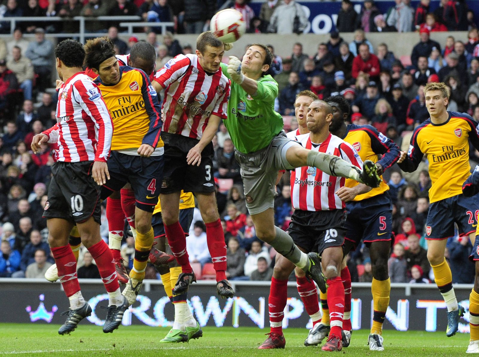 Arsenal's Fabregas scores against Sunderland during their English Premier League soccer match at The Stadium of Light in Sunderland