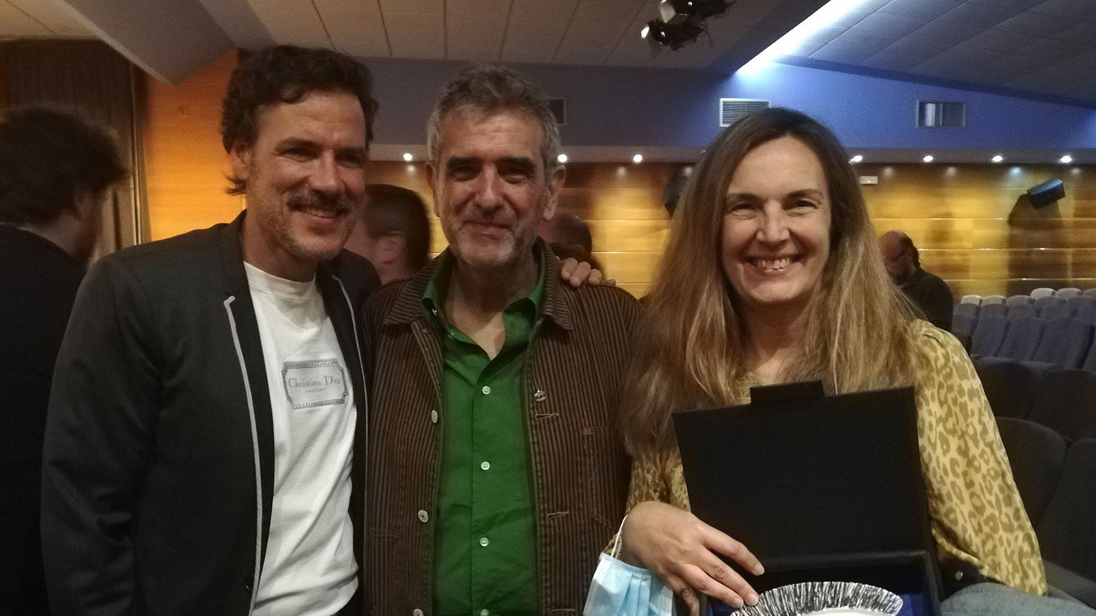 'HIT', Daniel Grao, protagonista de `HIT¿, Joaquín Oristrell, su creador, y Mar Díaz, productora ejecutiva de RTVE, recogieron el galardón