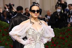 Rosalía arrasa en la gala del MET: las mejores fotos de la Motomami