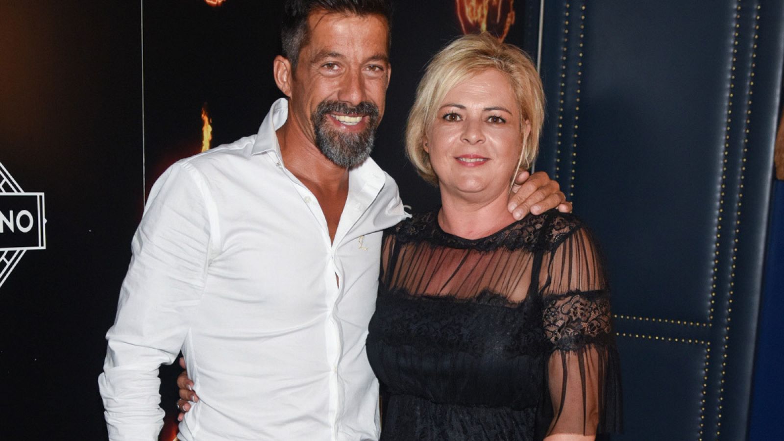 José Luis Losa y su mujer Inma durante la fiesta por el final del programa 'Supervivientes'