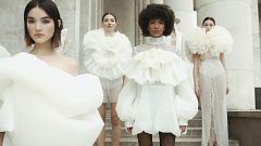 La colección de Juana Martín tiene los vestidos con más poderío de la temporada
