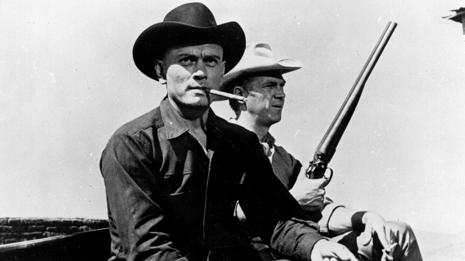 Los actores Yul Brynner y Steve McQueen en 'Los siete magníficos'