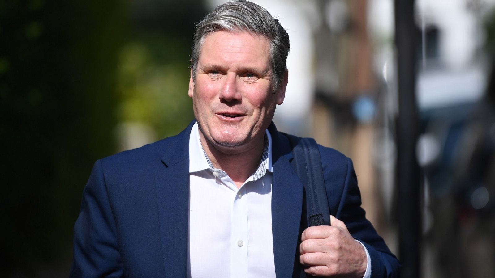 El líder laborista se compromete a dimitir si la Policía le multa