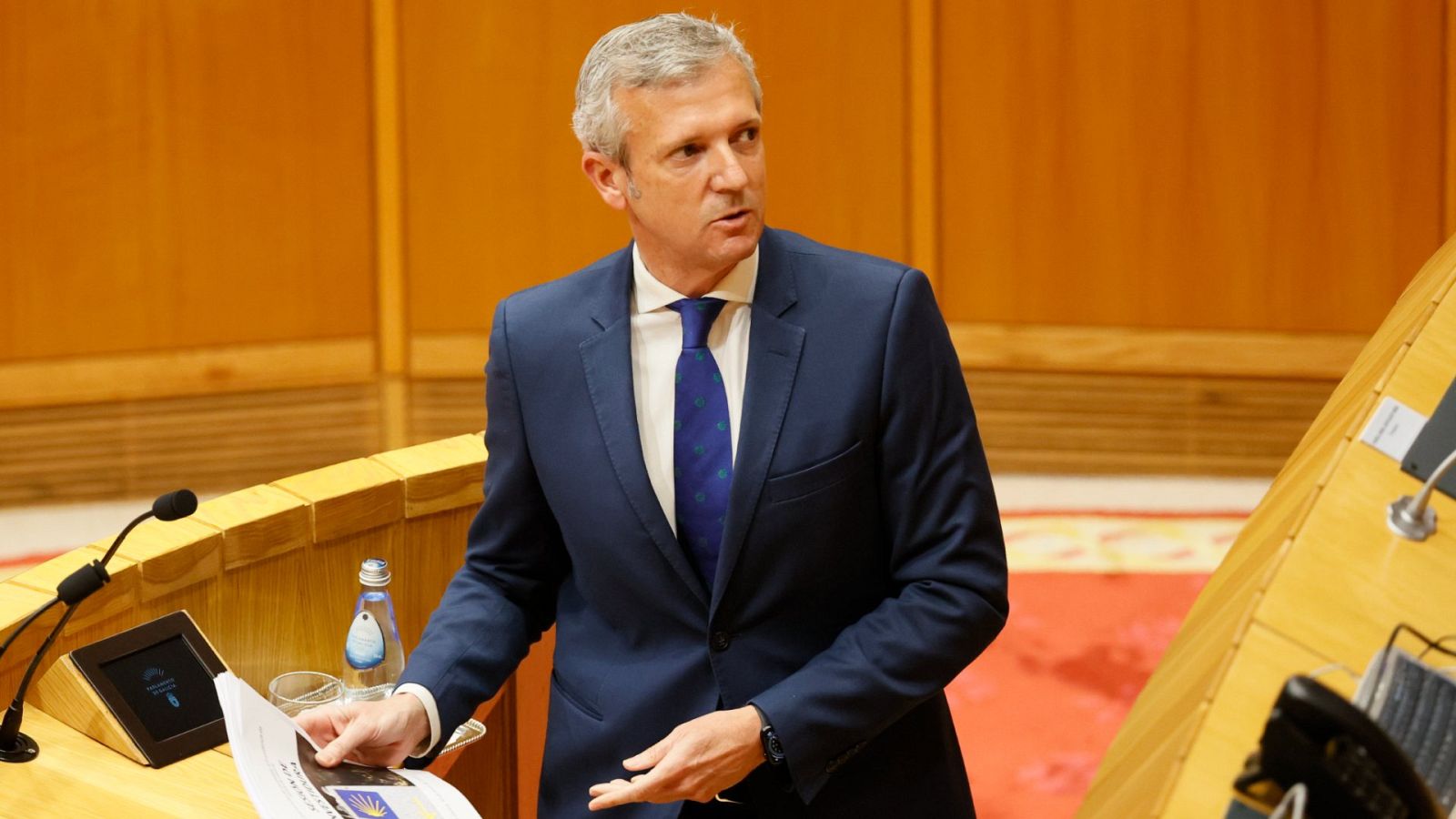 Alfonso Rueda (PP) pronuncia su discurso de investidura en el Parlamento gallego en la primera jornada del debate