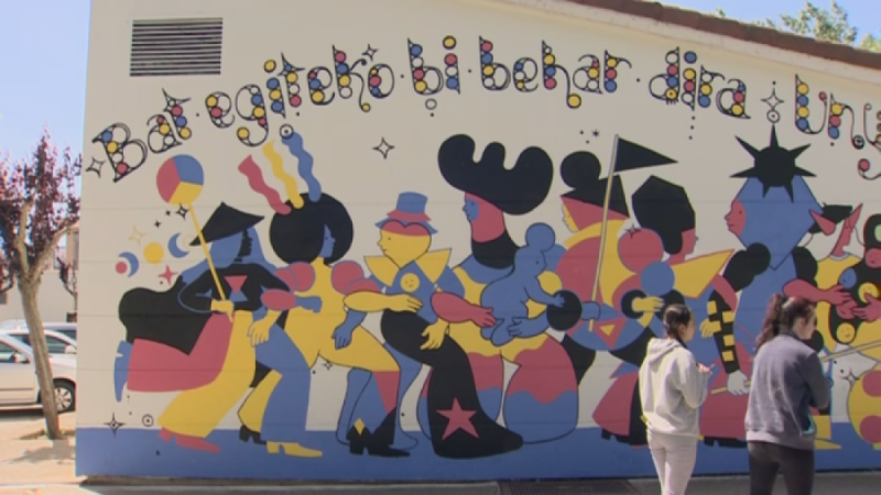 Crean un mural para la convivencia en Sang�esa