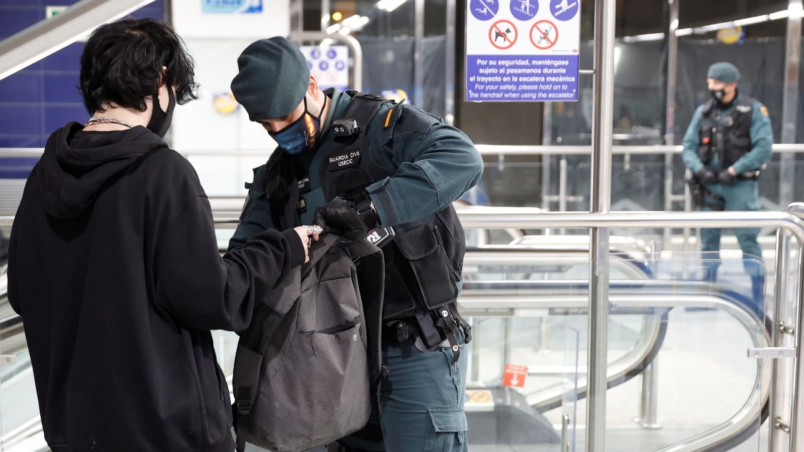 La Guardia Civil controla la estación de tren de Arganda del Rey frente a las bandas