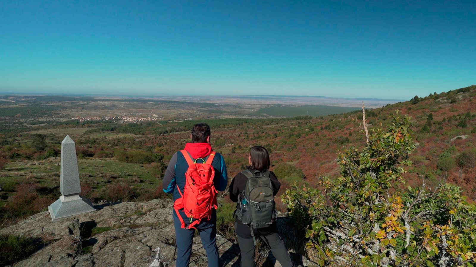 Senderismo entre acebos y buitreras