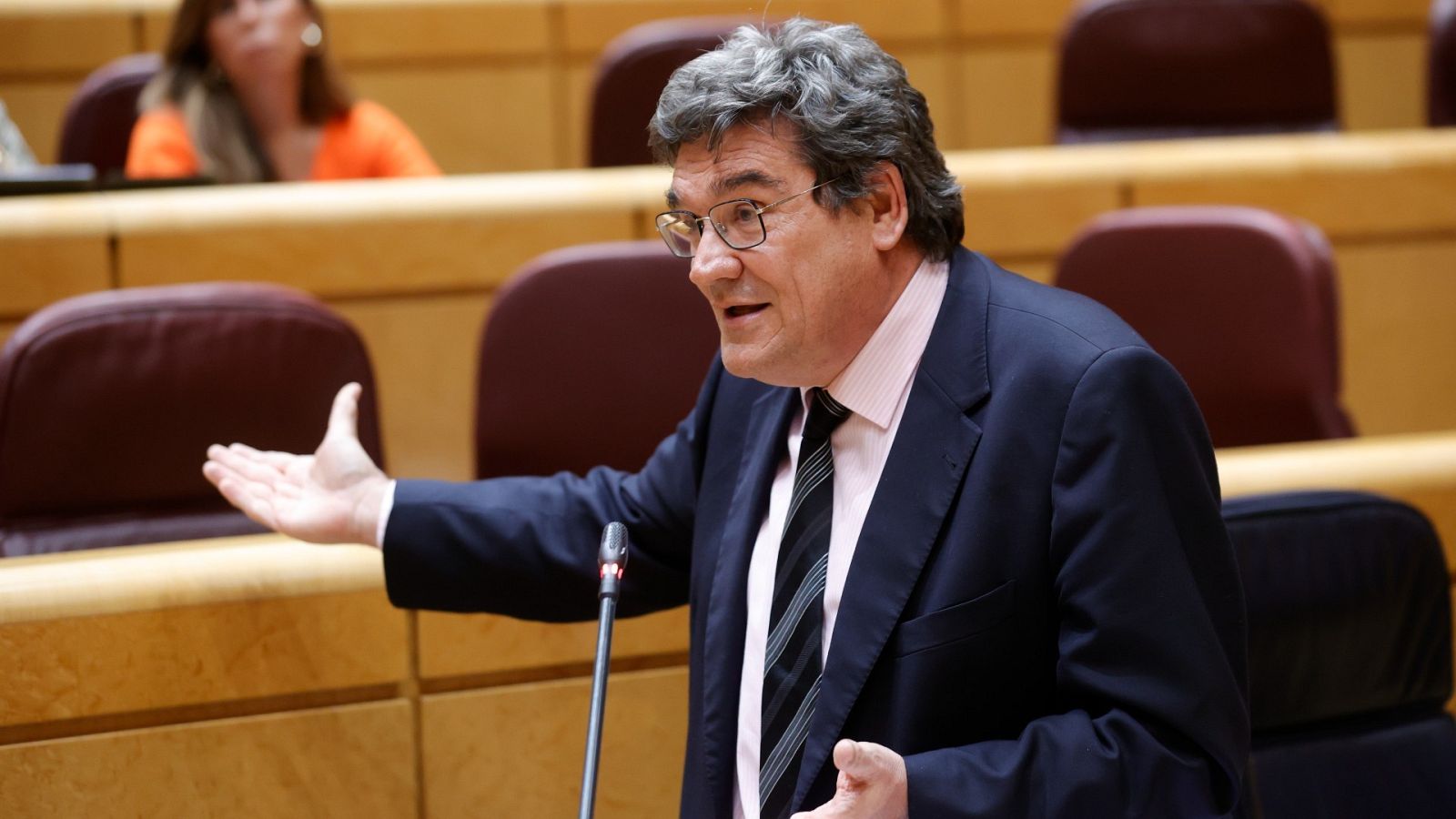 José Luis Escrivá, durante una sesión de control del Senado