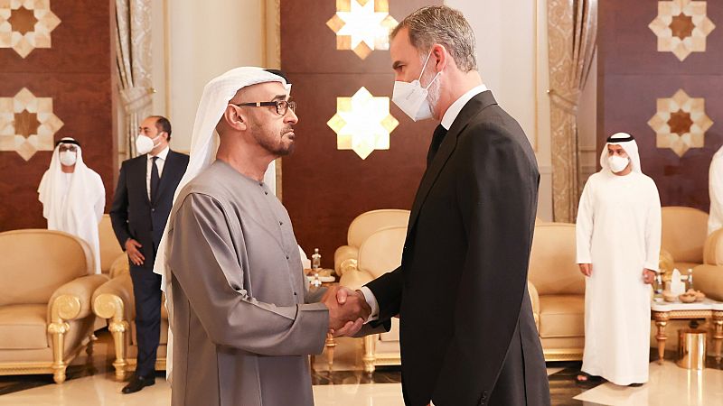 Felipe VI acuerda con su padre verse en Madrid tras mantener una conversación telefónica durante su visita a Abu Dabi