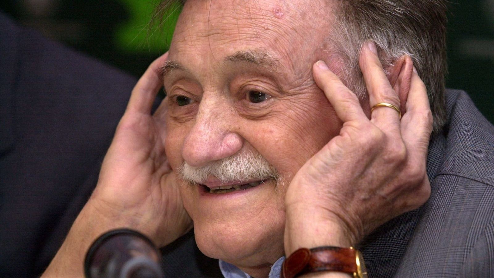 El escritor Mario Benedetti