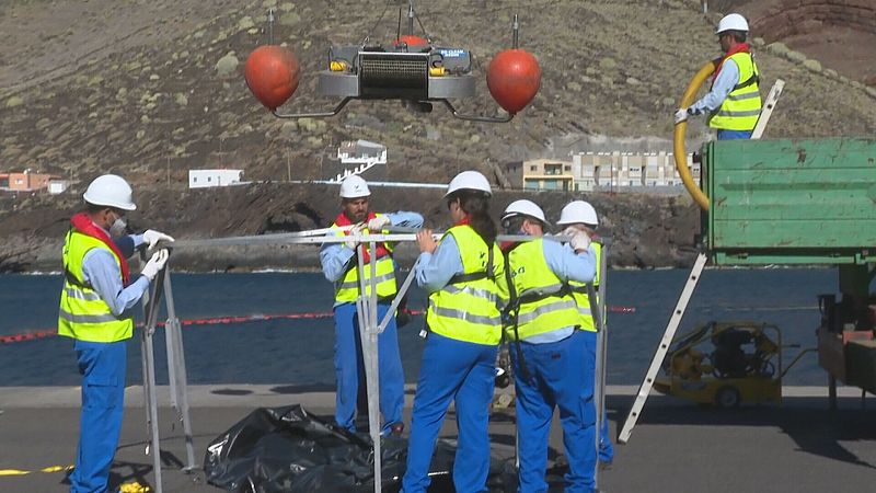 Simulacro de vertido en el puerto de La Estaca