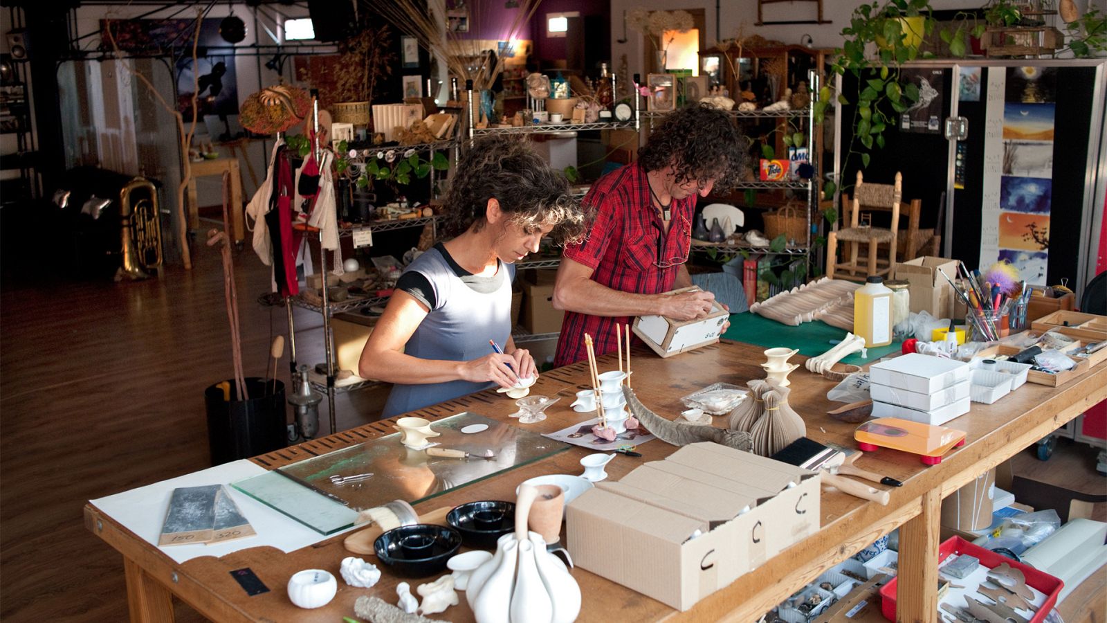 Pilar Balsalobre y Carlos Jiménez de Photo Alquimia, un proyecto que disuelve fronteras entre el arte, la artesanía, el diseño, la ciencia y la naturaleza.