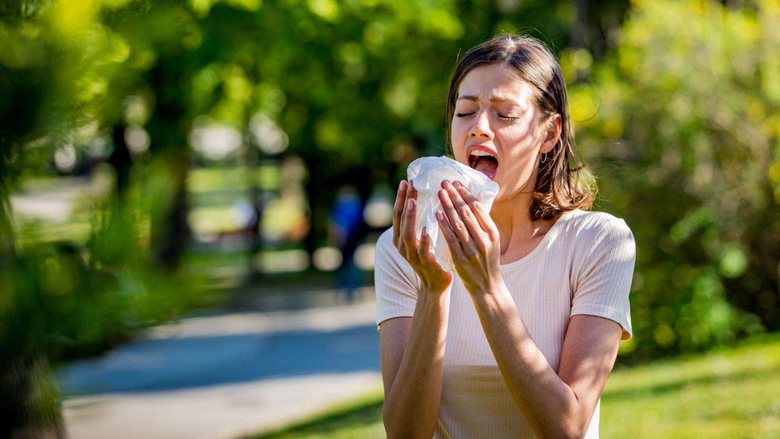 Es recomendable ducharse y lavarse el pelo cuando llegamos a casa o antes de dormir.