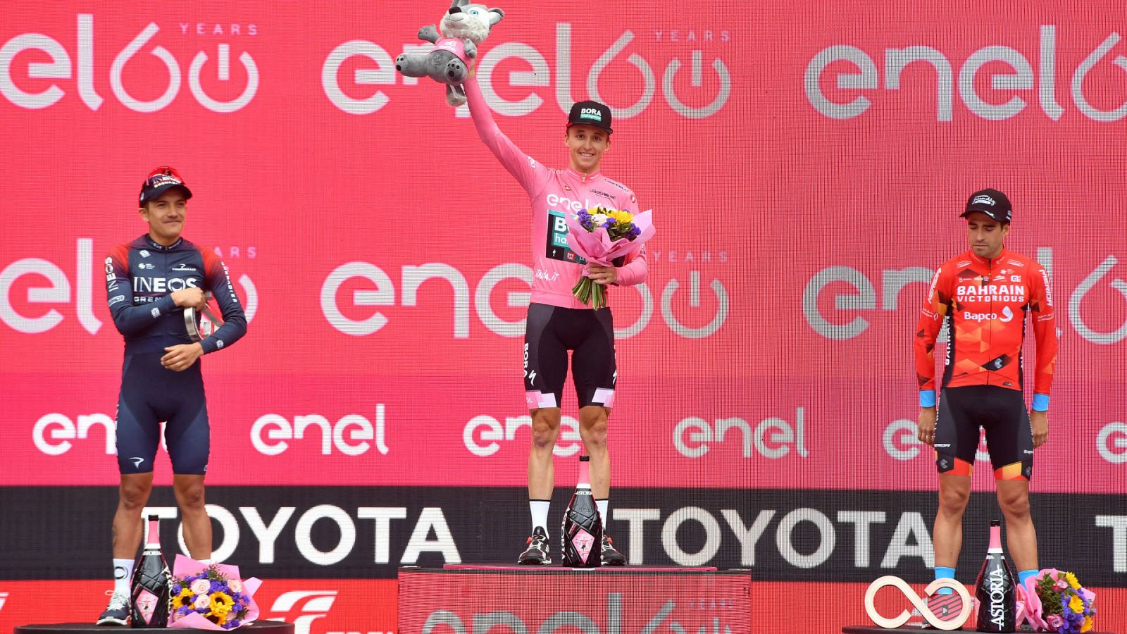 El podio final del Giro de Italia 2022