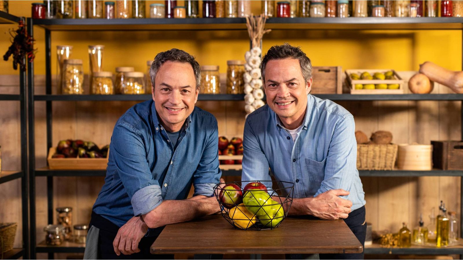 Menudos Torres - Cinco libros que no pueden faltar en tu librería según los Torres