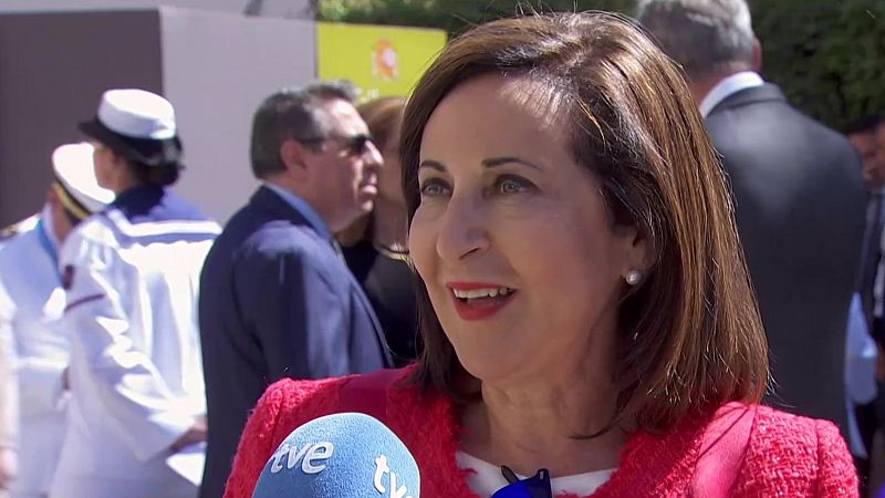 Robles destaca el "compromiso" y la "máxima disponibilidad" de España con la misión de la OTAN en Ucrania