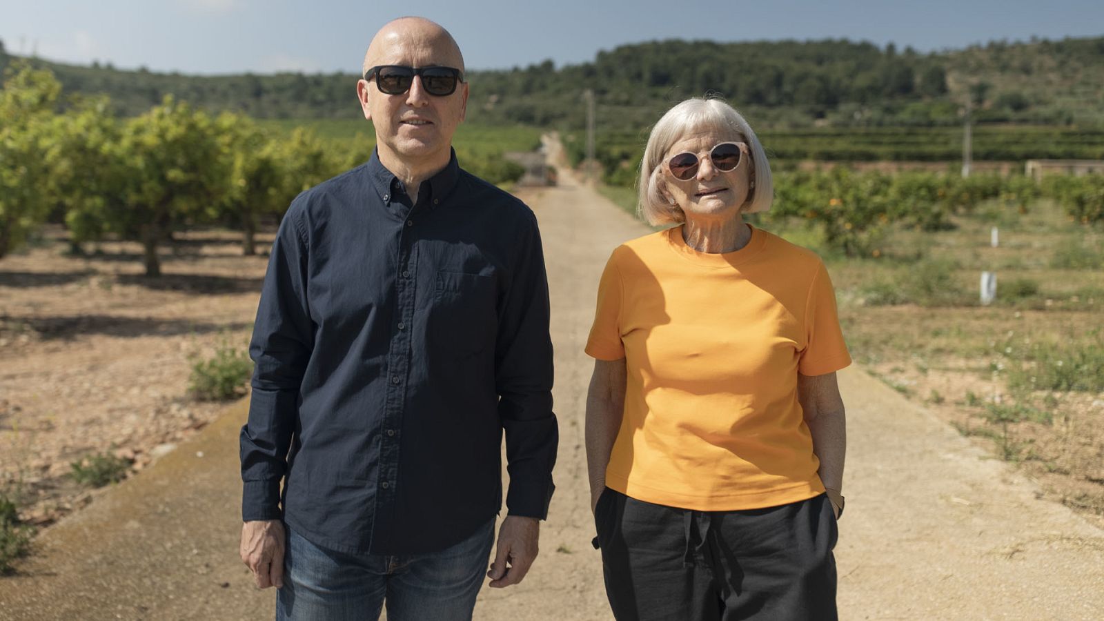 Óscar López con Alicia Giménez-Bartlett