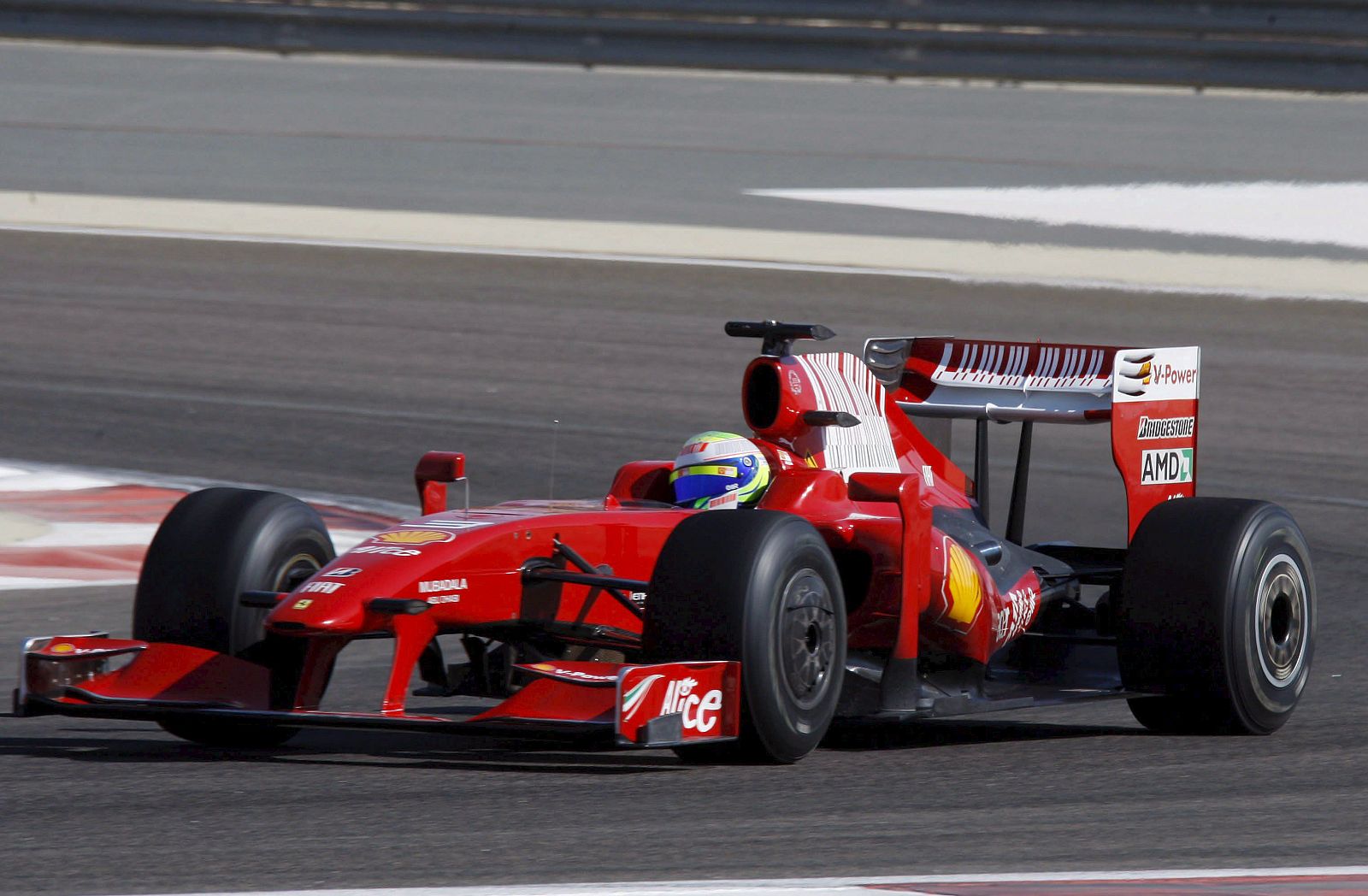 VUELTAS DE PRUEBA EN EL CIRCUITO INTERNACIONAL DE BAHREIN