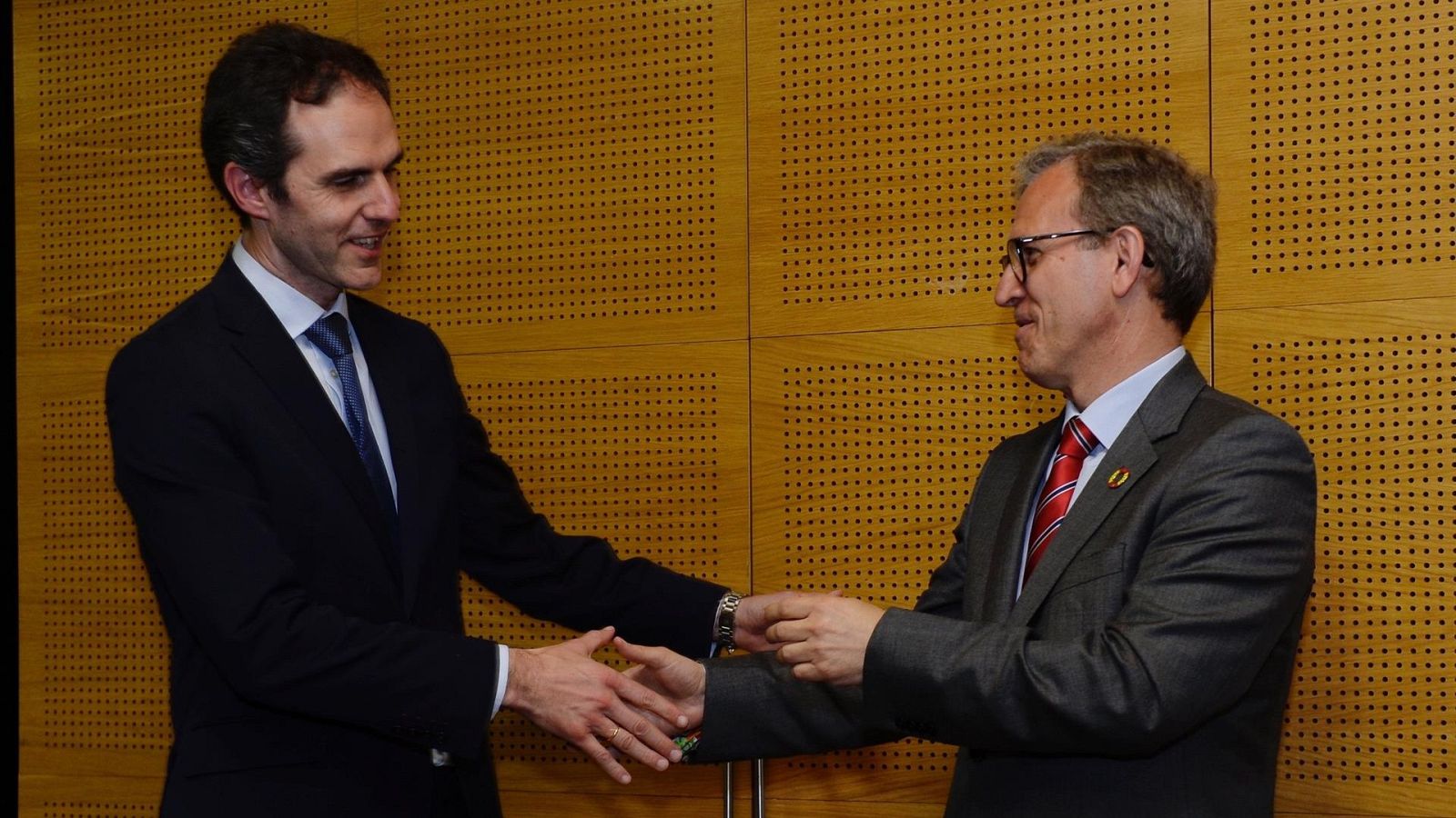 Javier Moreno Espeja (i), junto al consejero de Industria, Comercio y Empleo de Castilla y León