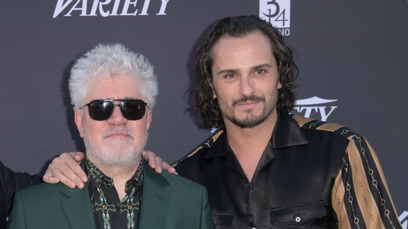 Asier Etxeandia y Pedro Almodóvar