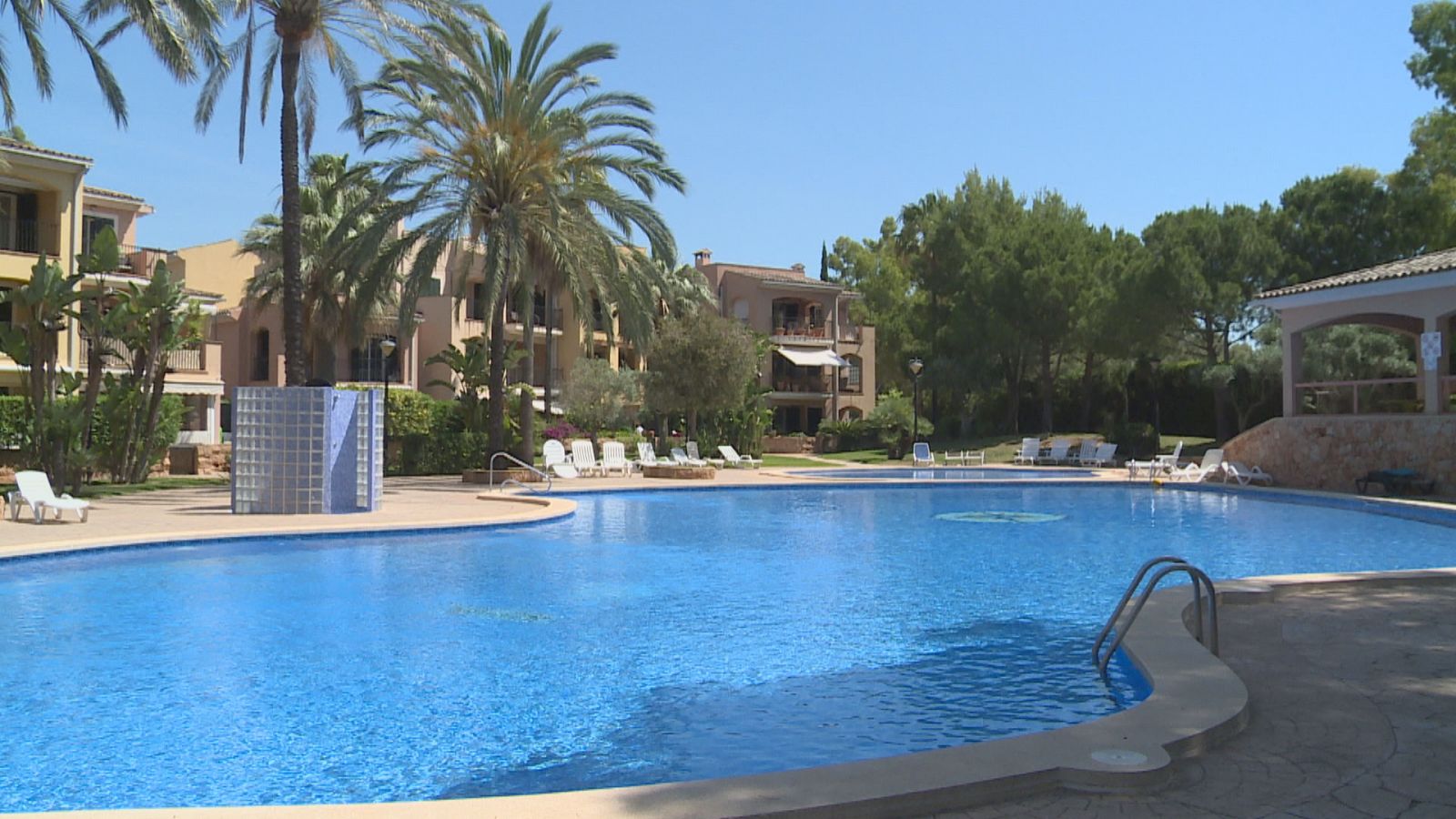El Suprem prohibeix l'accés a la piscina comunitària a qui no sigui propietari d'un habitatge