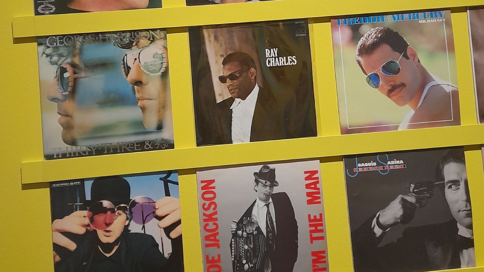 Imagen de la exposición 'Vinilos de Plásticos y Decibelios'