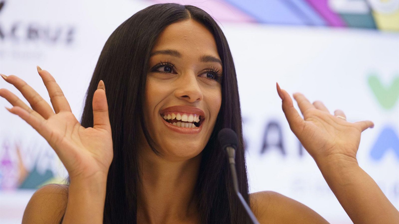La cantante Chanel durante la presentación de la gala del Carnaval de Santa Cruz de Tenerife 2022