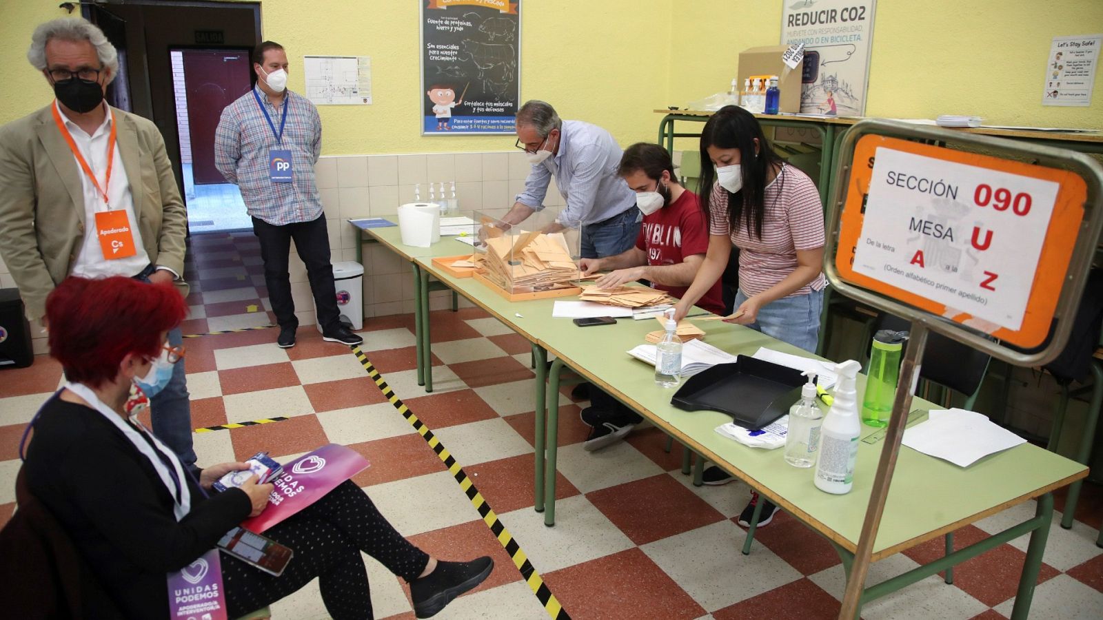 El Congreso elimina el voto rogado de los españoles que residan en el exterior