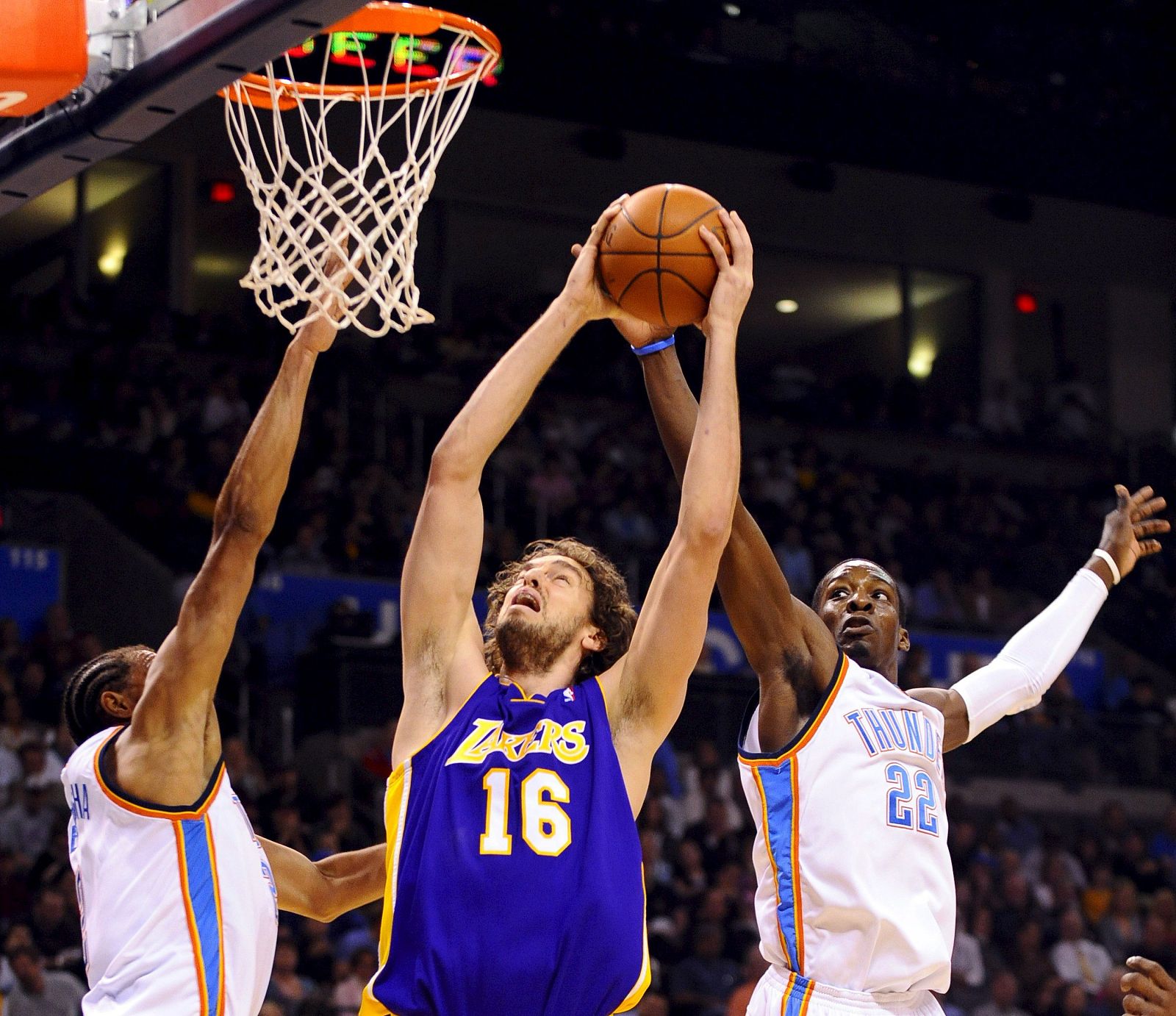 LAKERS DE LOS ANGELES VS THUNDER DE OKLAHOMA CITY
