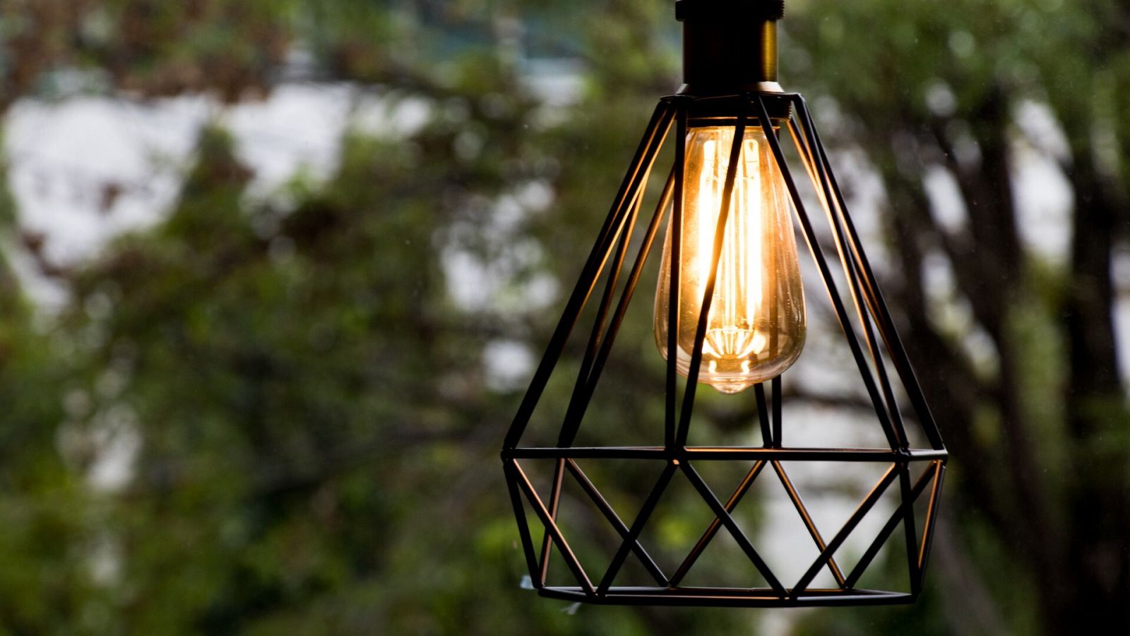 La luz bajará este miércoles un 23% tras aplicar, por primera vez, la excepción ibérica