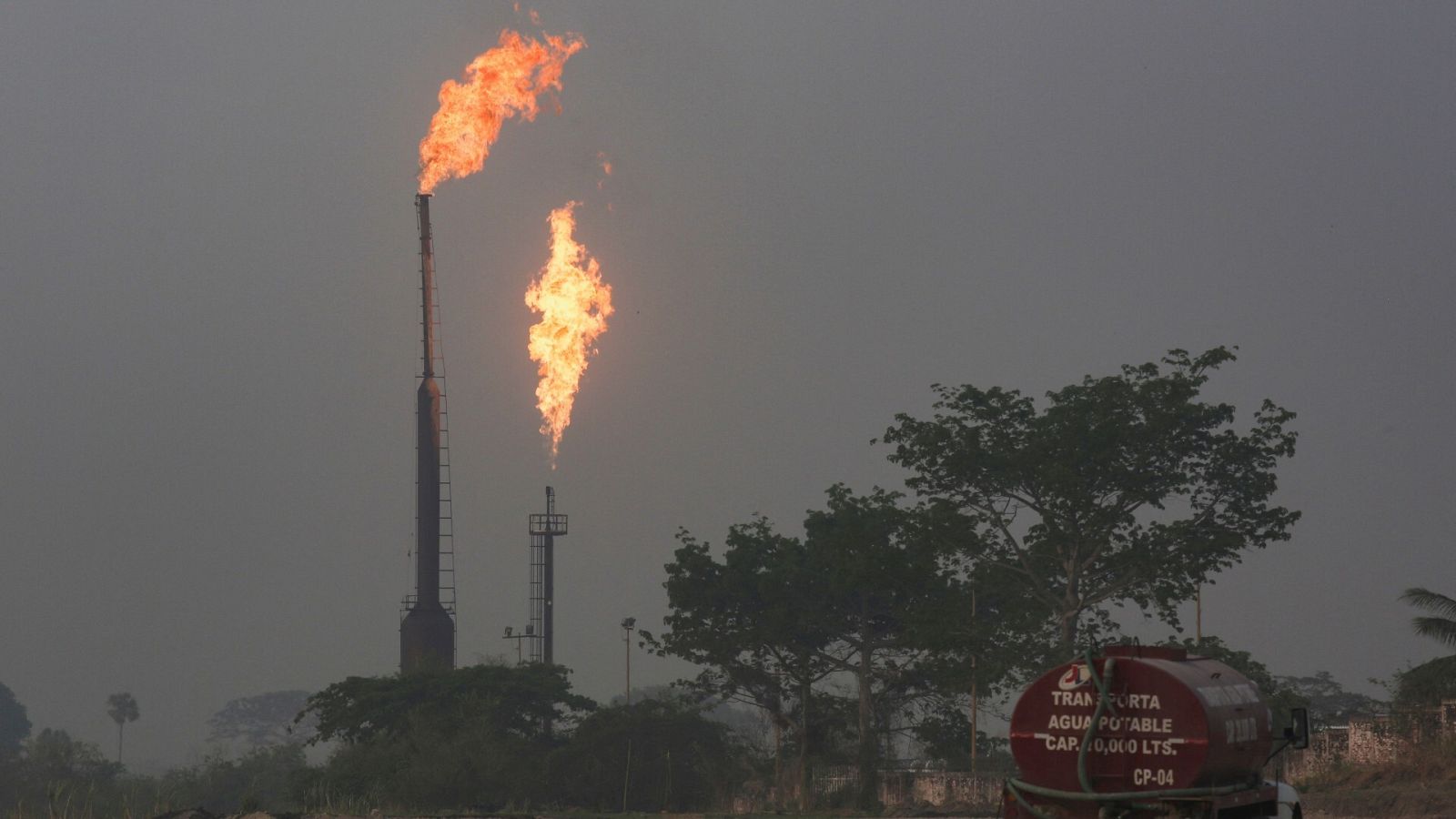 La OPEP redujo su oferta de crudo en mayo, en contra de lo acordado