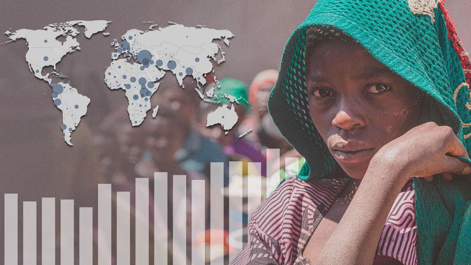 Un refugiado de la República Democrática del Congo espera para recibir comida en Uganda