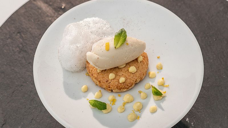 Receta de perrunillas con crema de lim�n y helado de almendra