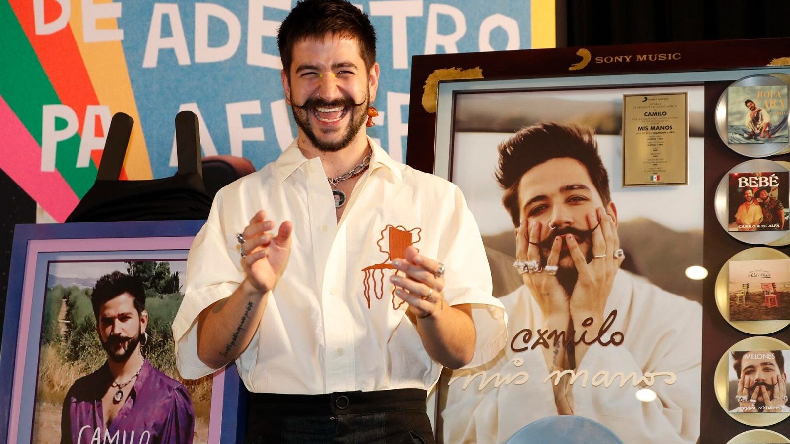 Camilo presenta su nueva gira 'De adentro pa fuera'.