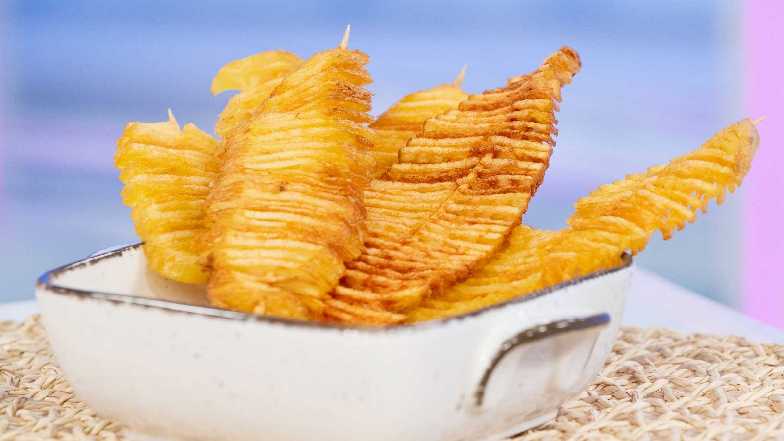 Patatas acordeón con salsa de yogur