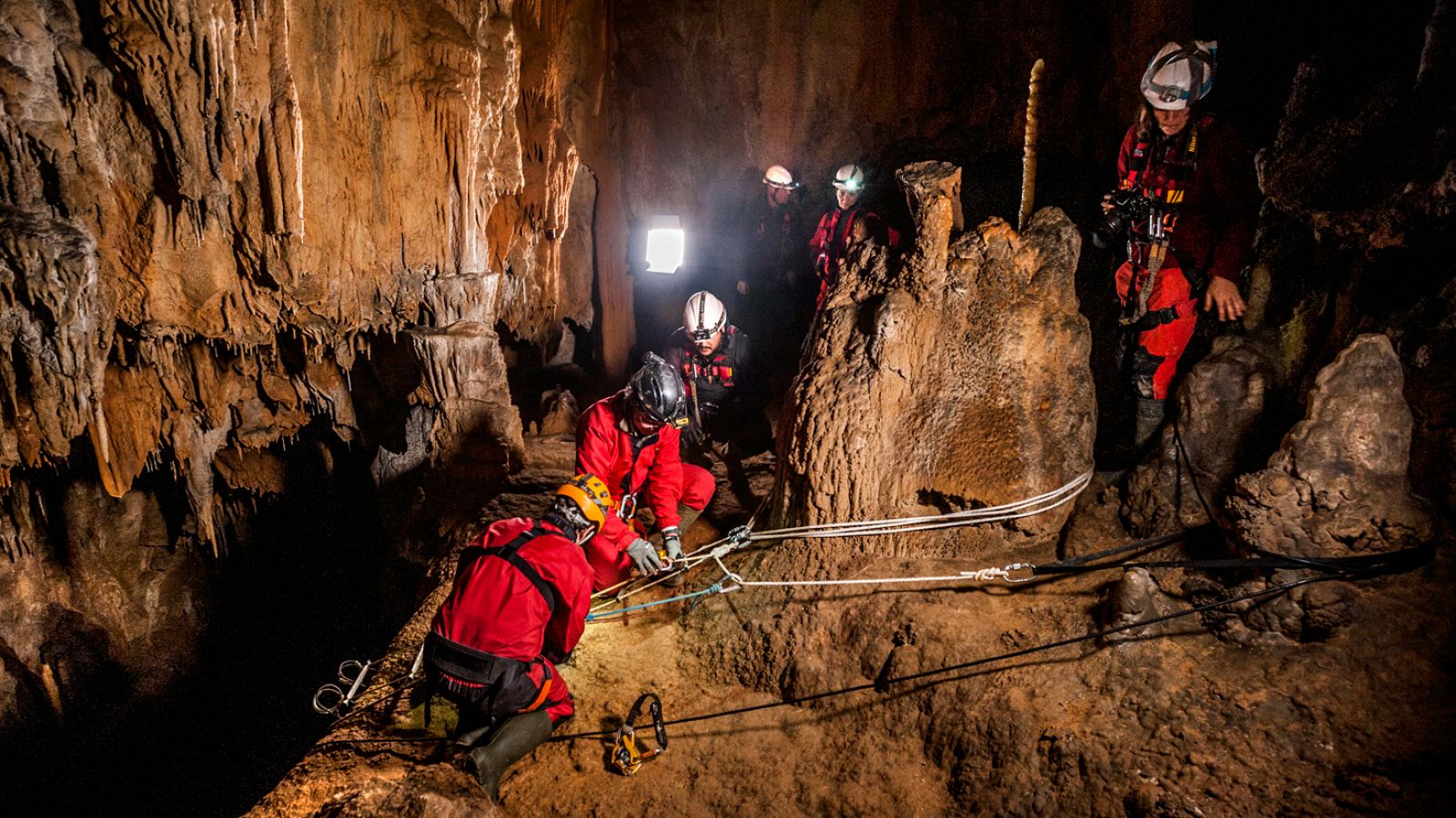 Excavación en la Cueva de La Garma.