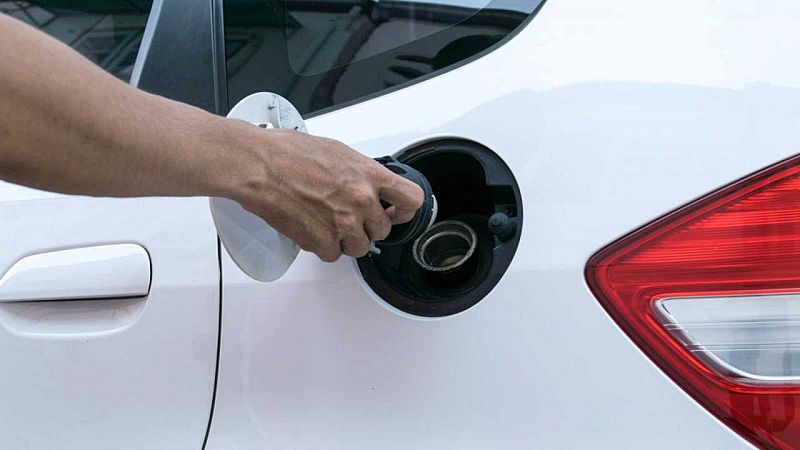 Nuevo rcord: la gasolina y el gasleo cada vez ms caros, la de 95 supera los 2,14 euros el litro y el disel los 2,07