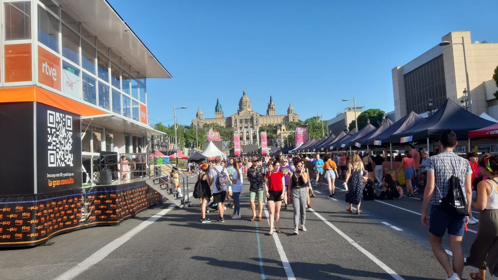 El bus de 'La gran consulta' hizo ayer parada en Barcelona