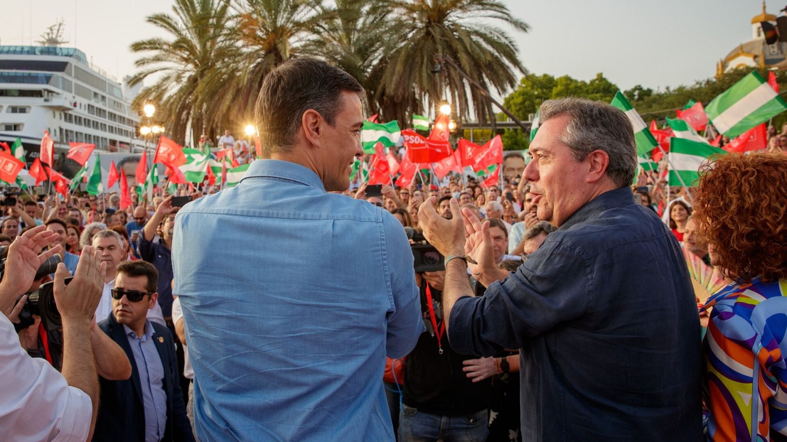 Pedro Sánchez y Juan Espadas, en el mitin de cierre de campaña del PSOE en las elecciones andaluzas