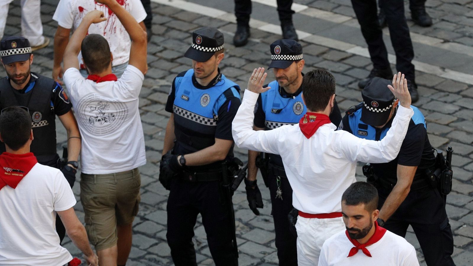 Agentes de la Policía Municipal trabajando durante los Sanfermines 2019
