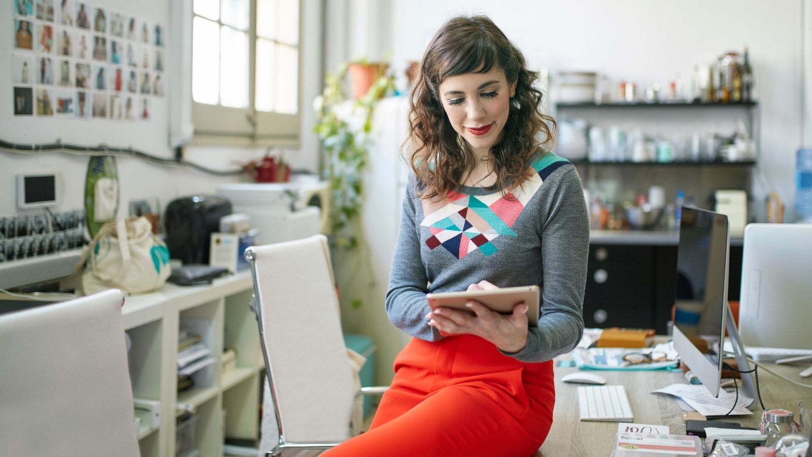 Una autónoma en su despacho