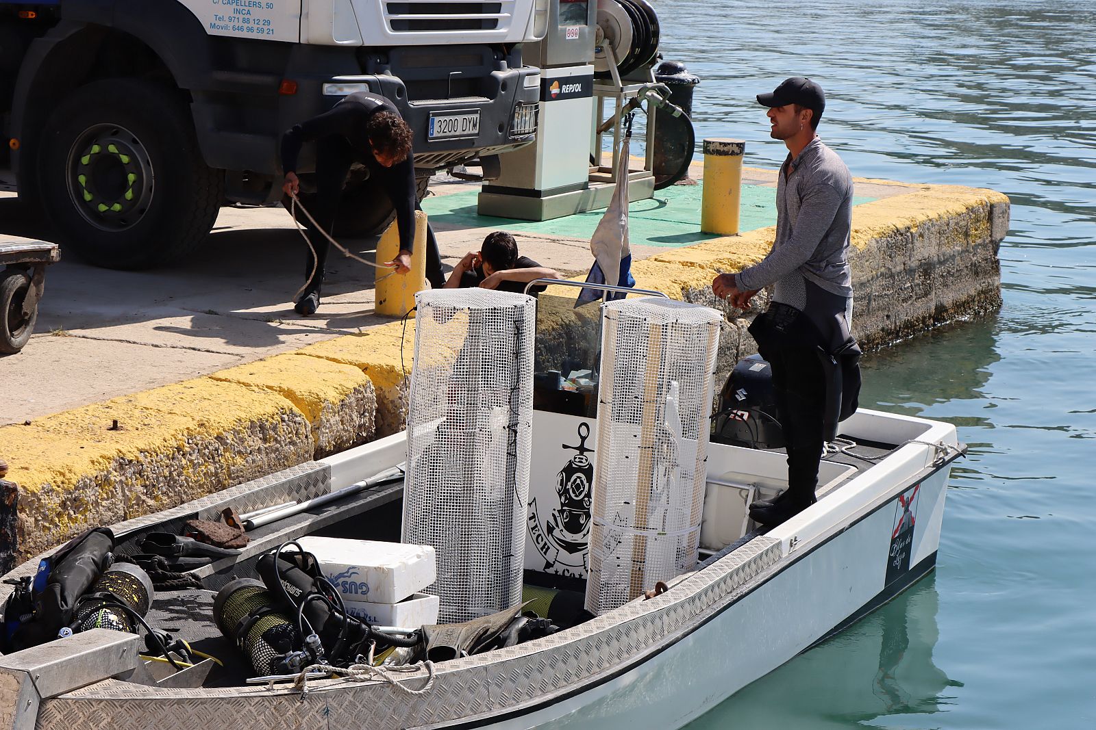 Els investigadors de l'Oceanogràfic estudien deixar en mans dels moluscos la regeneració de les aigües del port de Palma