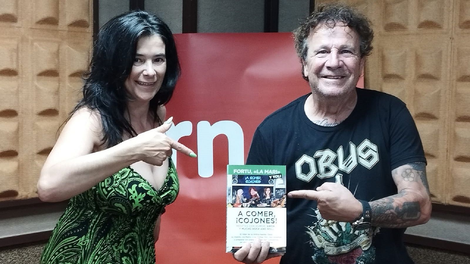 El líder de la mítica banda Obús, Fortu, su madre y su pareja Yoli presentan 'A comer, ¡cojones!'