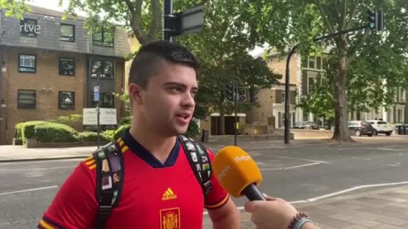 La aficin espaola se deja notar a pesar de la superioridad alemana en el Bretford Stadium