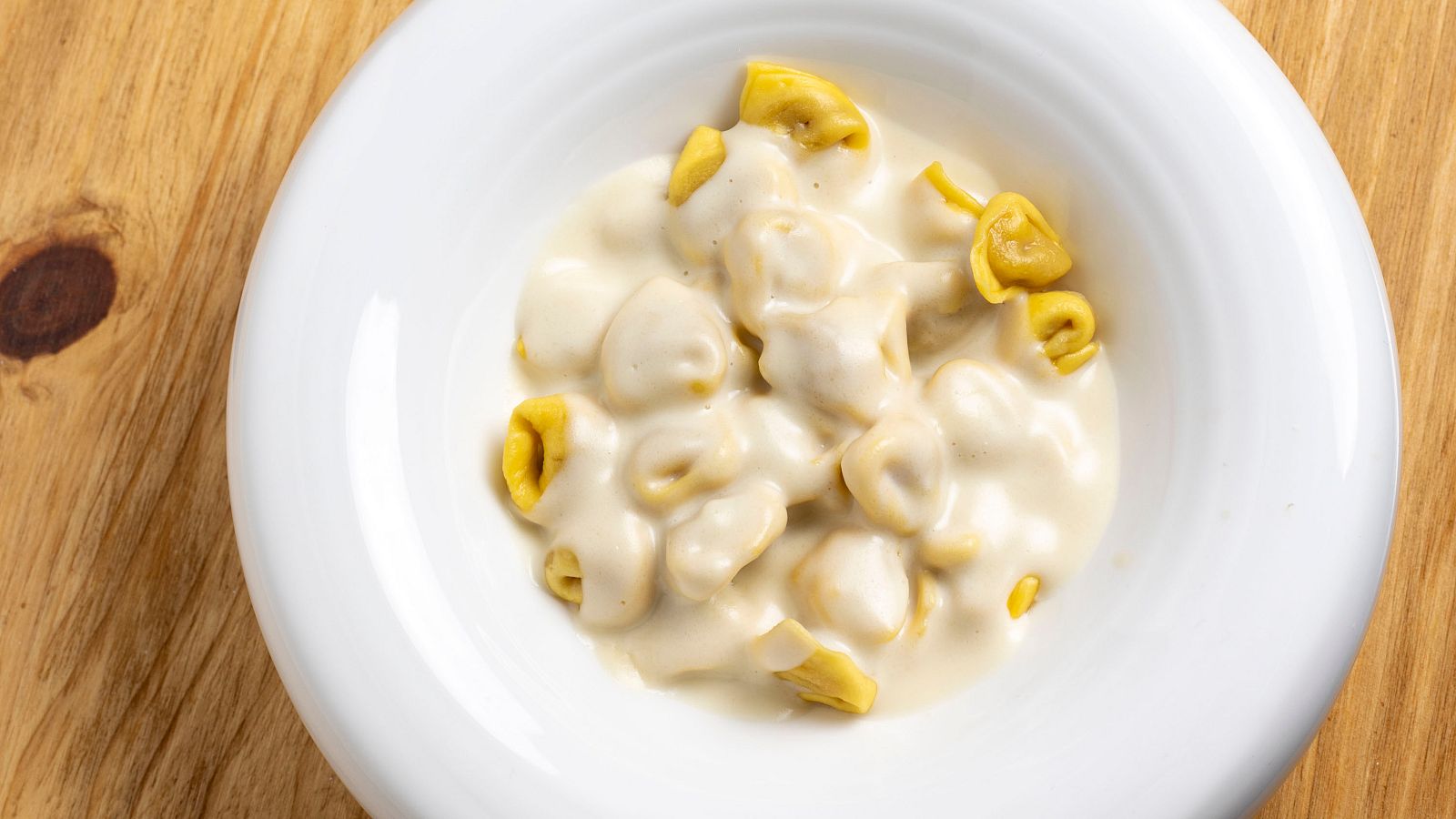 Tortellini del Tortellante en crema de Parmigiano Reggiano 24 meses de Massimo Bottura