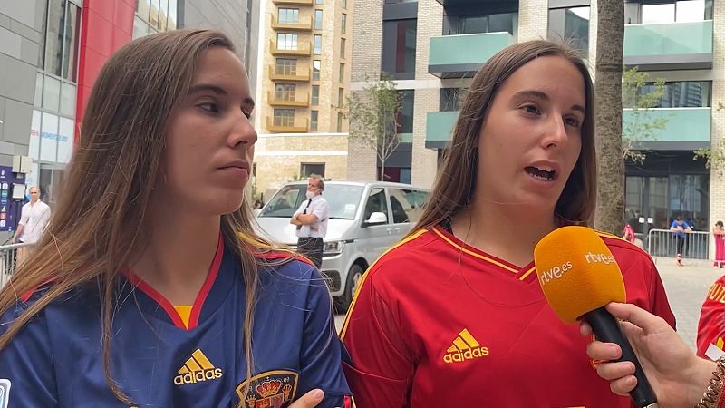 La odisea de dos hermanas para asistir a la Eurocopa y ver a Espa�a: entradas, huelgas, coches y ferris