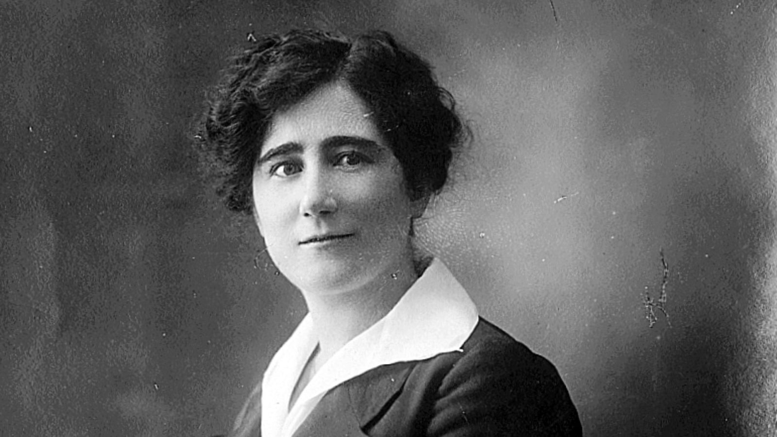 Retrato de la abogada Clara Campoamor