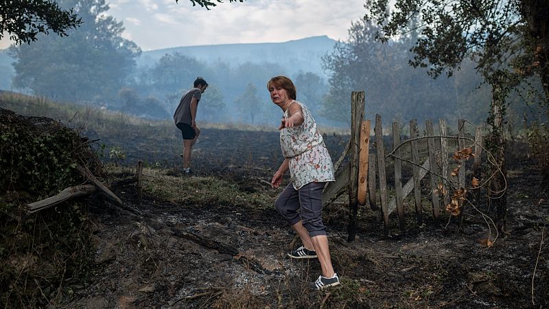 Los incendios arrasan más de 13.500 hectáreas en Galicia y ponen en riesgo varias poblaciones