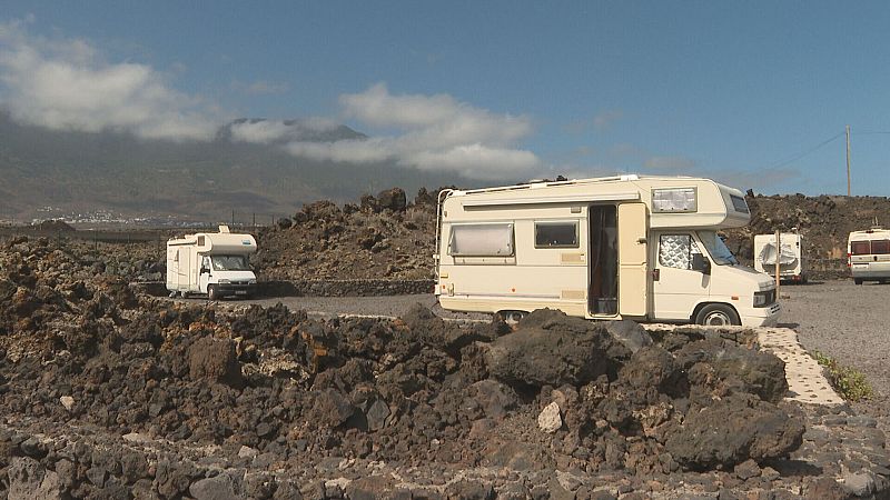 Las playas de El Hierro se convierten en el refugio de campistas 